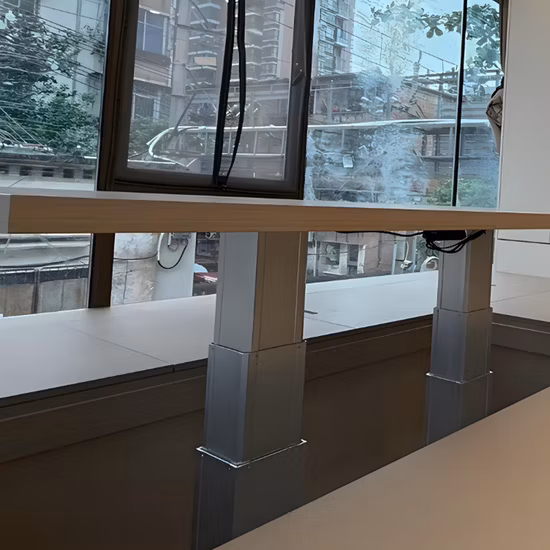 4 Farben, einmotoriger Schreibtisch, Hubtisch mit zwei Beinen